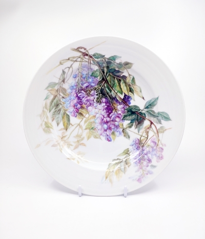 Wisteria in atelier    22cm  Wall plate White Porcelain.